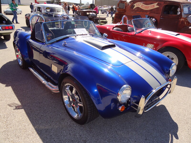 Blue Classic Sports Car — Outdoor