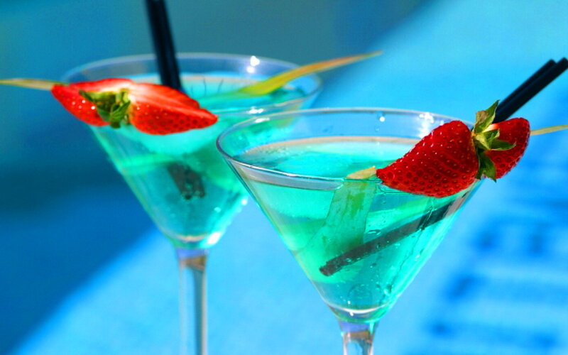 Blue Cocktails with Strawberries — Refreshing, Afternoon