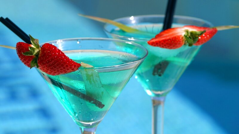 Blue Cocktails with Strawberries — Refreshing, Photograph