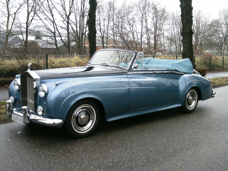Blue Convertible Car — Calm, Winter