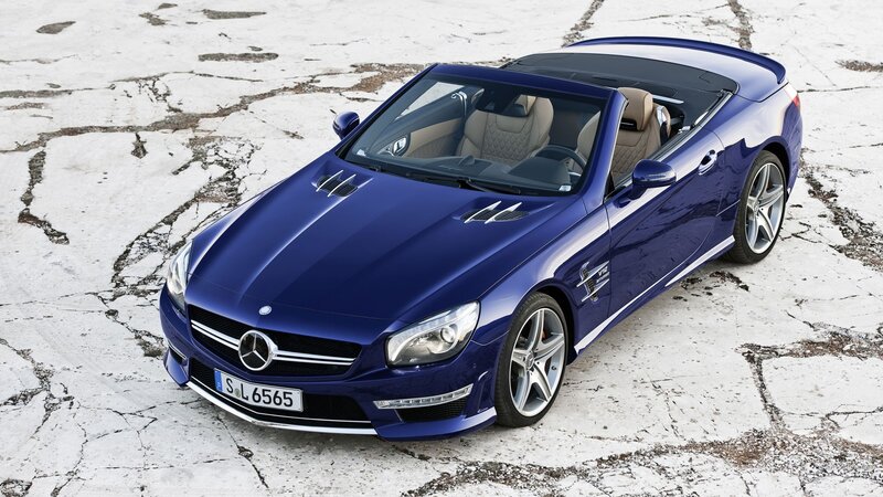Blue Convertible Car — Dramatic, Winter