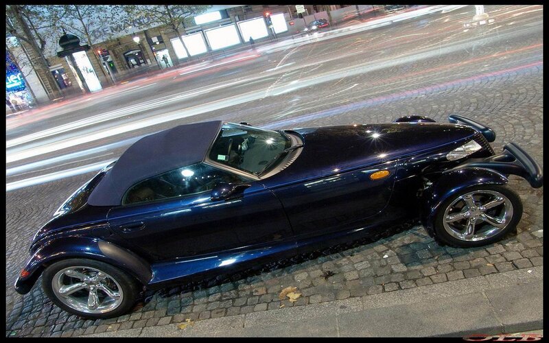 Blue Convertible Car — Dynamic