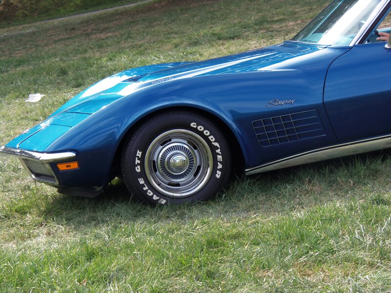 Blue Corvette Stingray — Calm