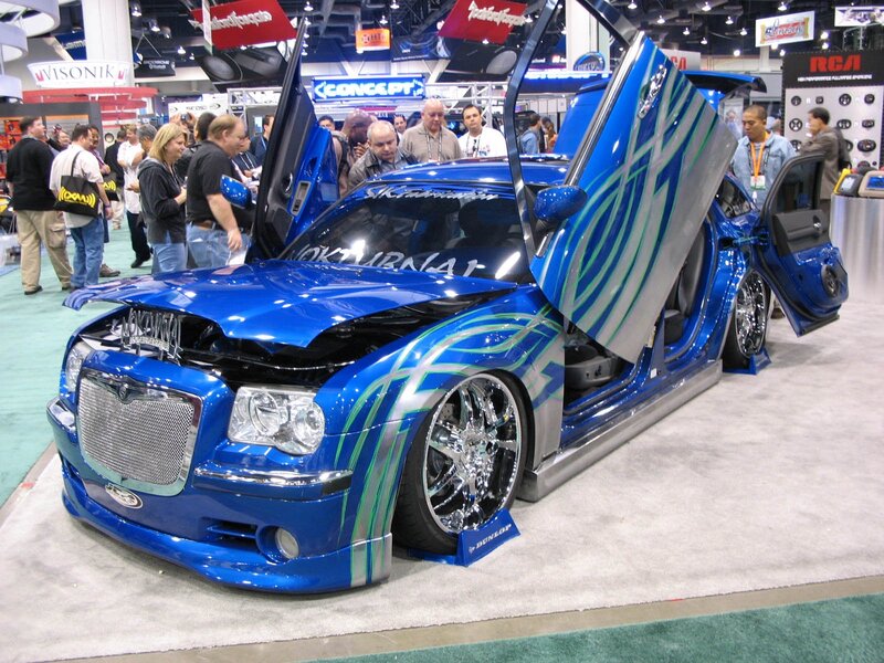 Blue Custom Car — Showroom, Photograph, Crowd
