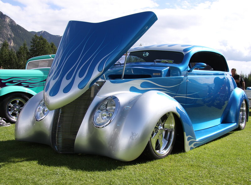 Blue Custom Hot Rod — Outdoor