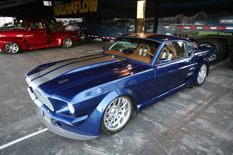 Blue Custom Muscle Car — Showroom