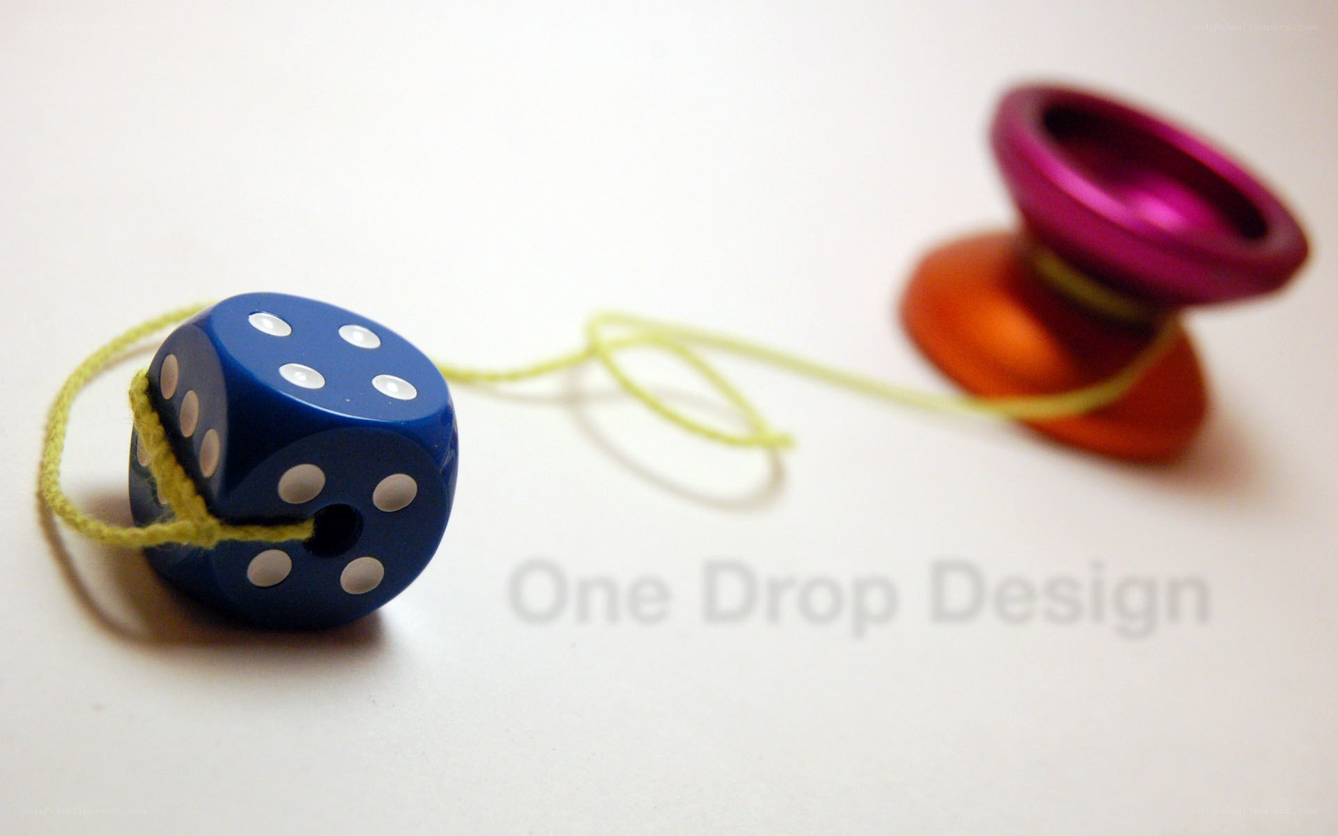 blue die with yoyo