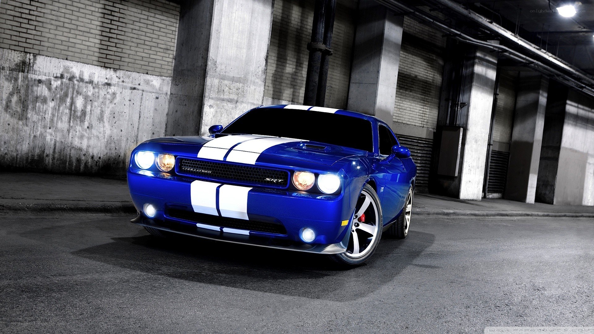 blue dodge challenger srt