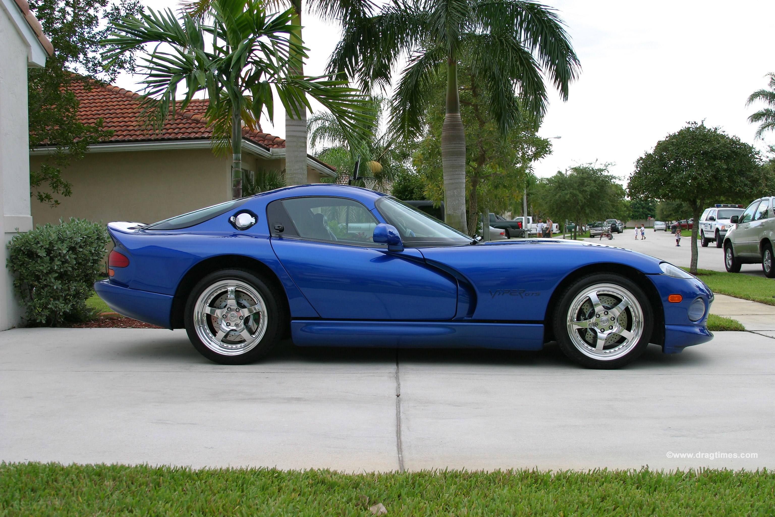 Blue Dodge Viper GTS parked