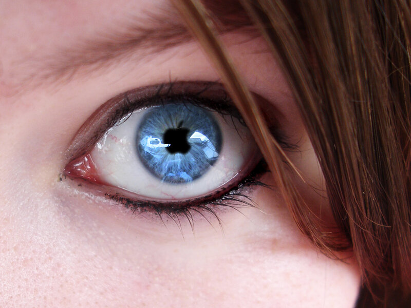 blue eye with apple reflection