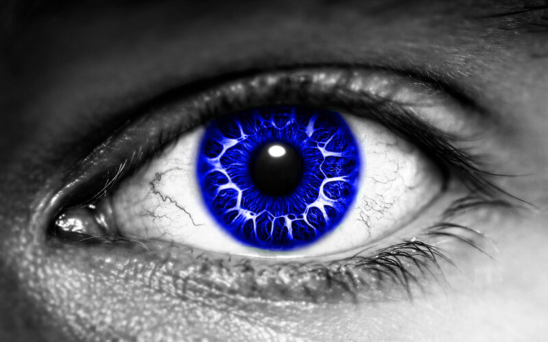 blue eye with cracked pattern
