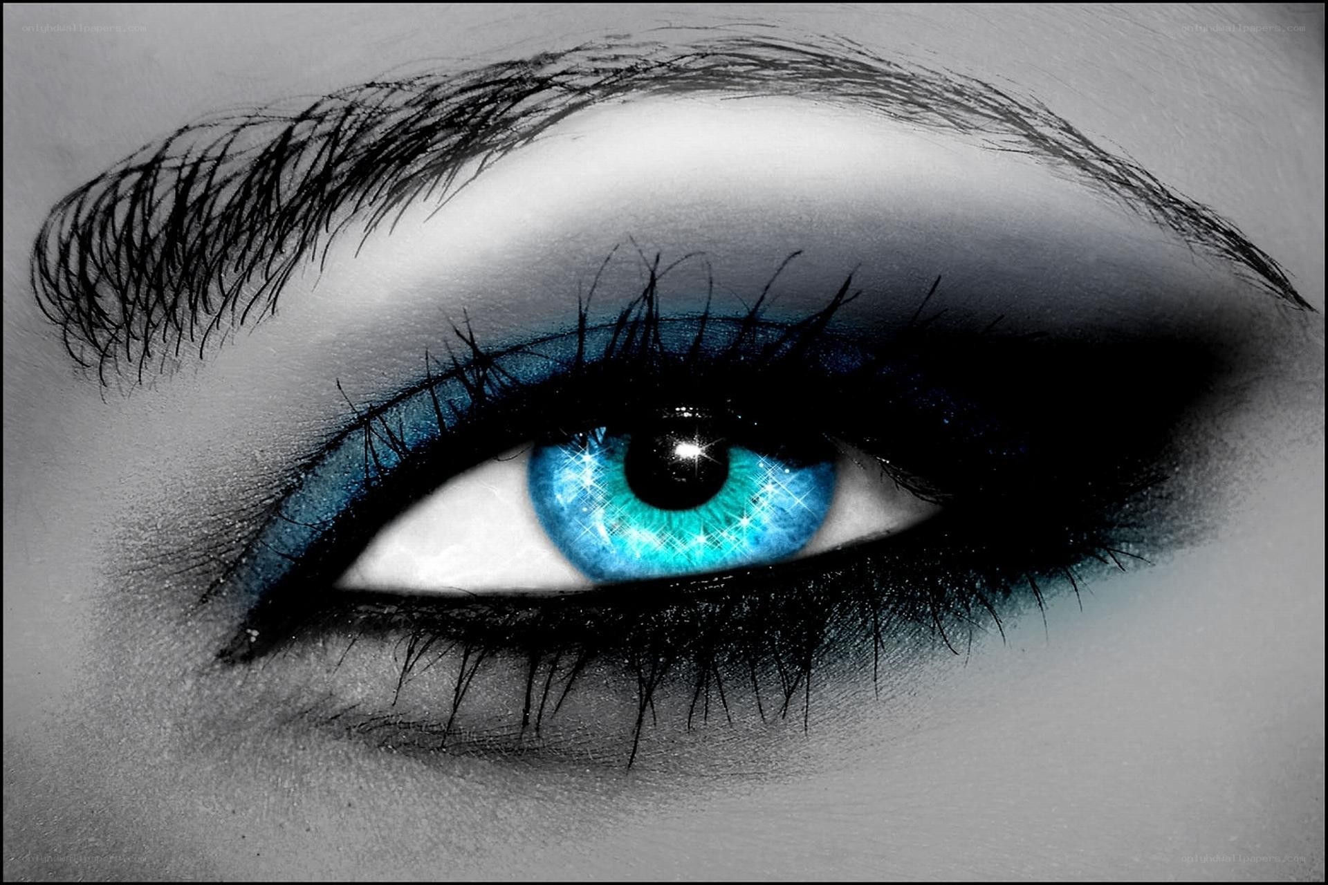 blue eye with dramatic makeup