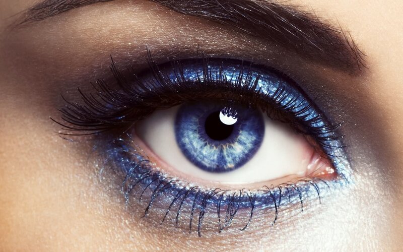 blue eye with dramatic makeup