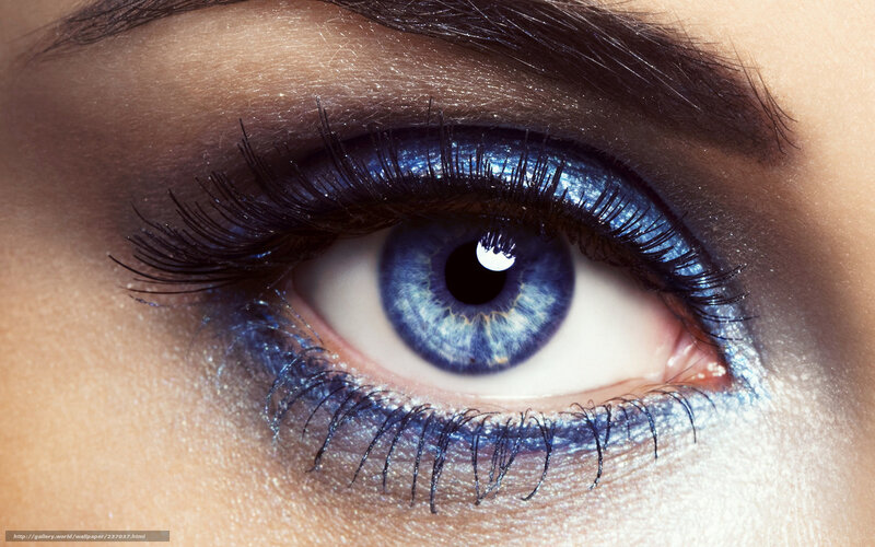 blue eye with glitter makeup