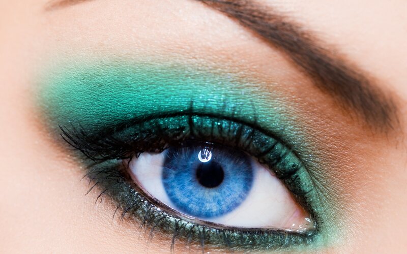 Blue Eye with Green Makeup — Dramatic
