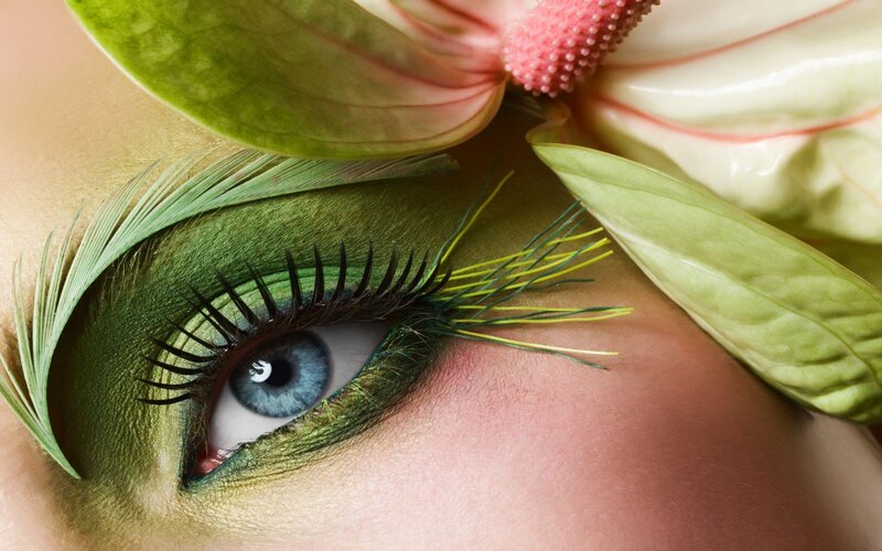 Blue Eye with Green Makeup — Natural