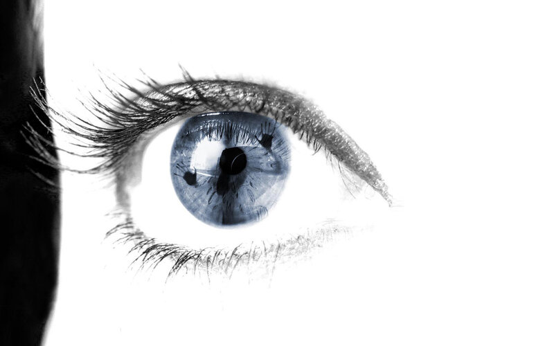 Blue Eye with Long Lashes — Black
