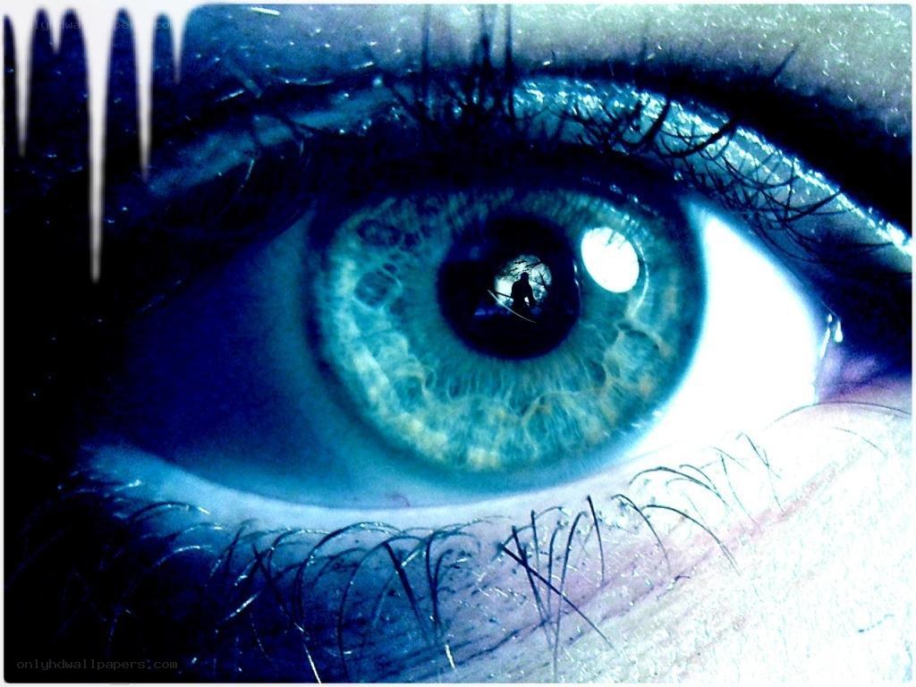 blue eye with reflection
