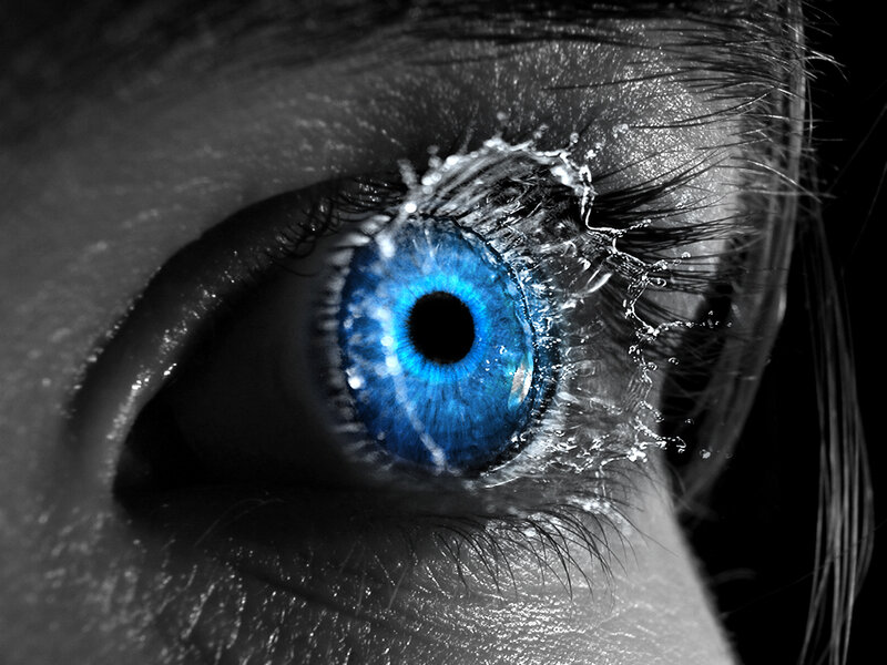 blue eye with water splash