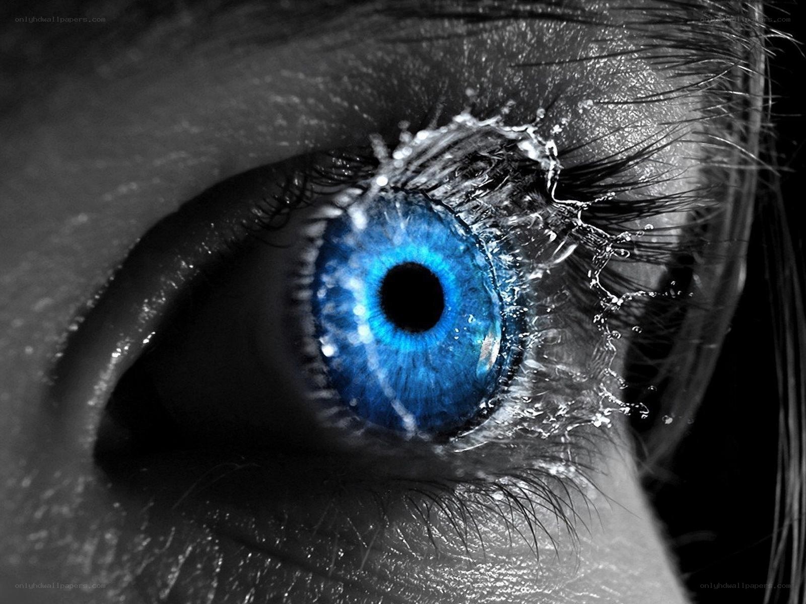blue eye with water splash