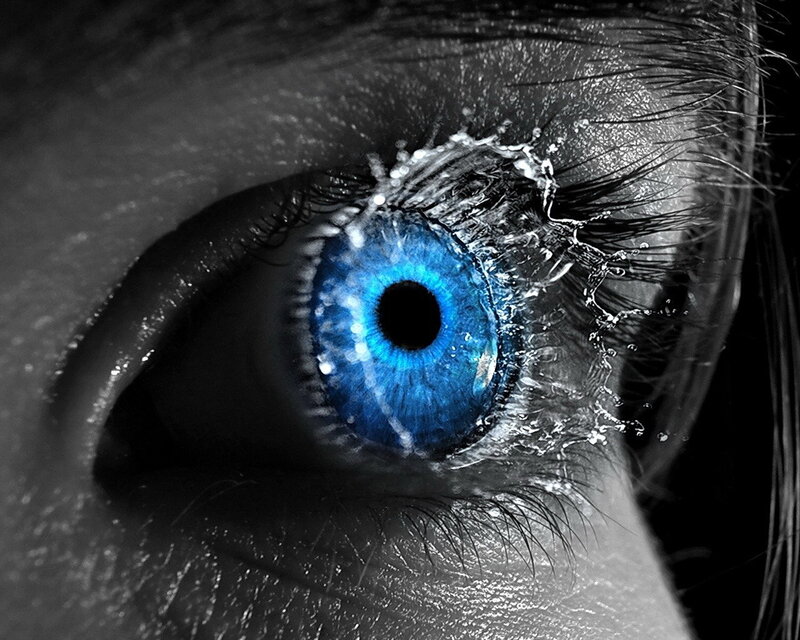 Blue Eye with Water Splash — Dramatic, Eyelashes