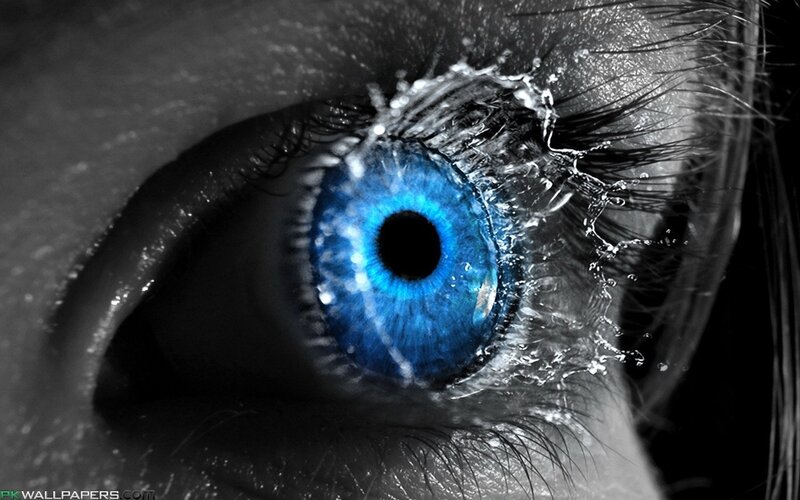 Blue Eye with Water Splash — Dramatic, Photograph
