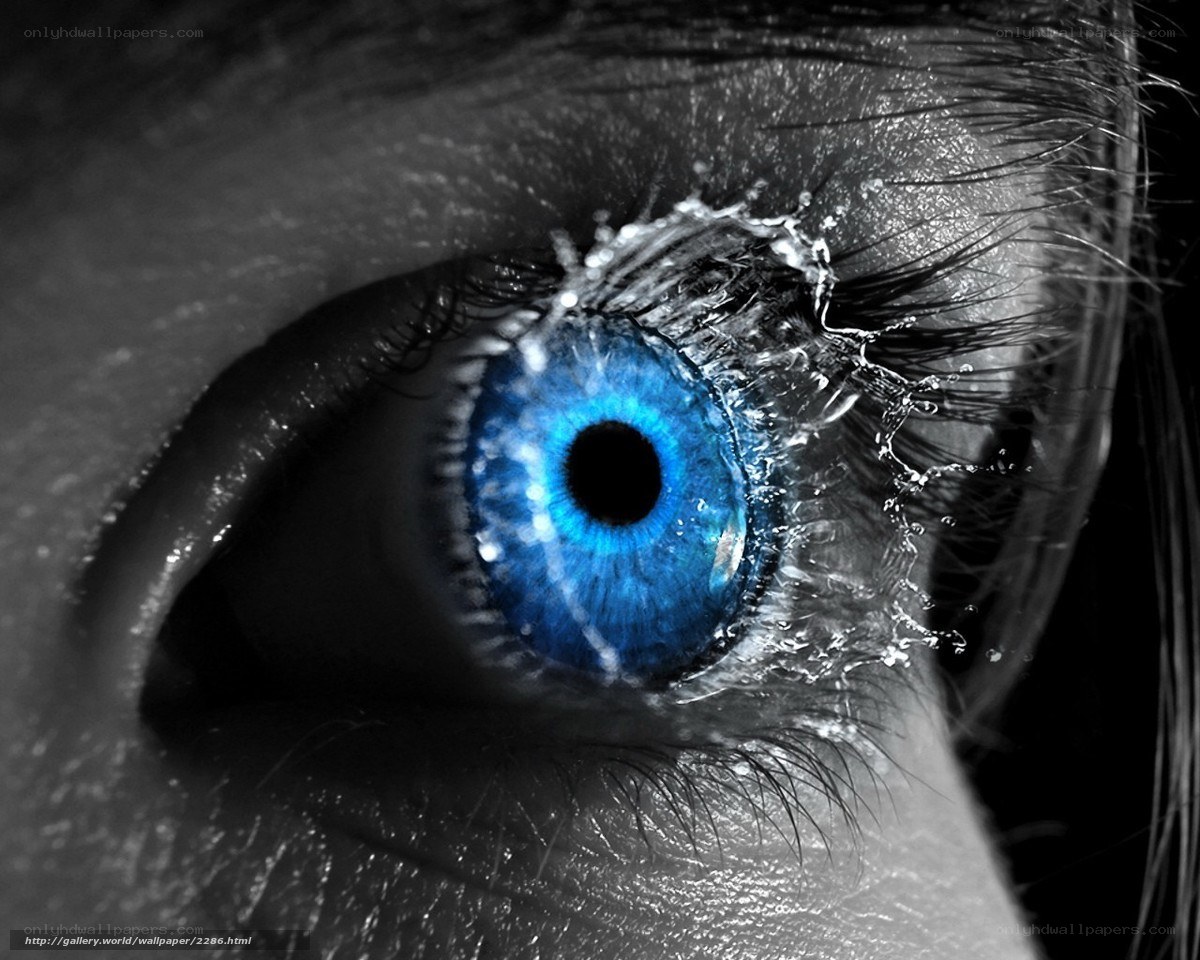 blue eye with water splash