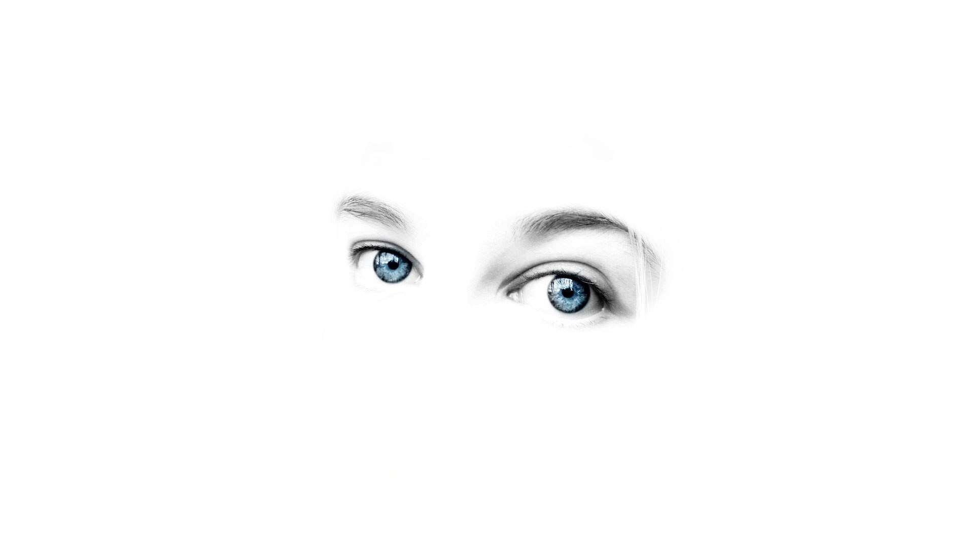 blue eyes in white light