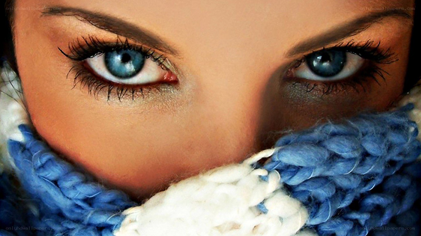 blue eyes with scarf