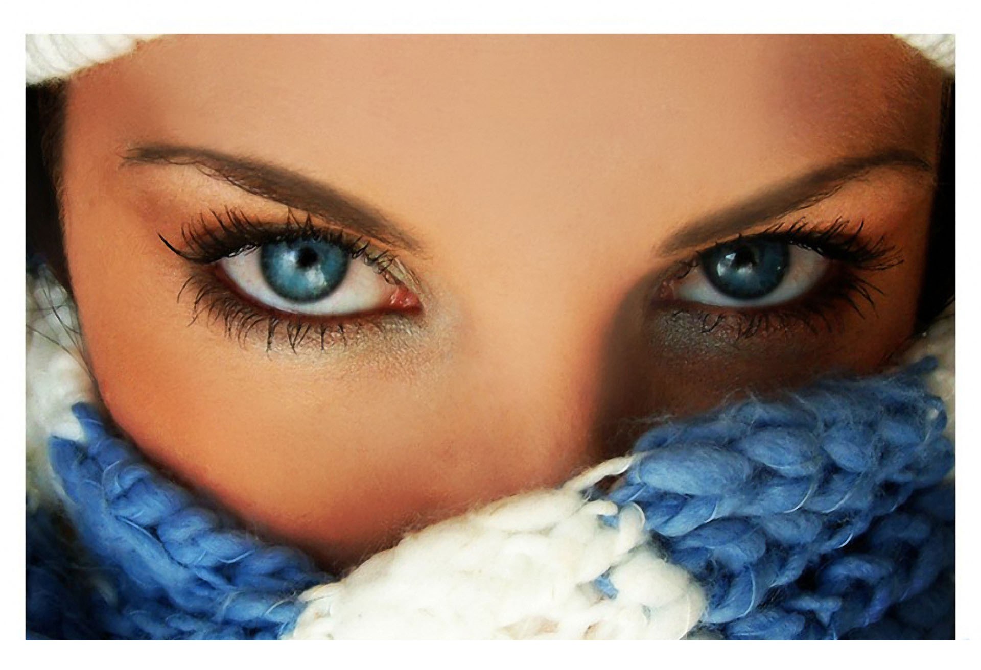 blue eyes with scarf
