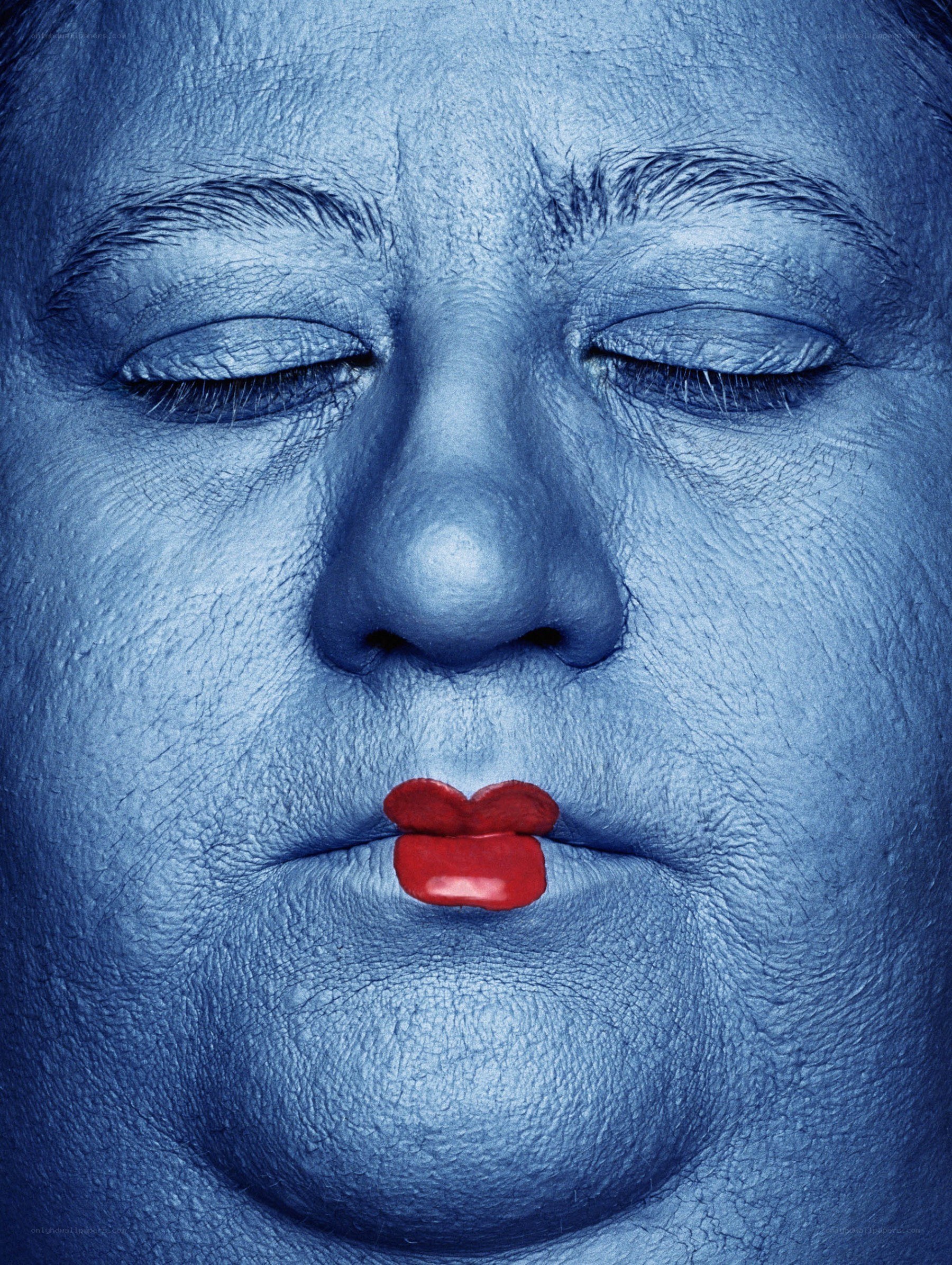 blue face with red lips
