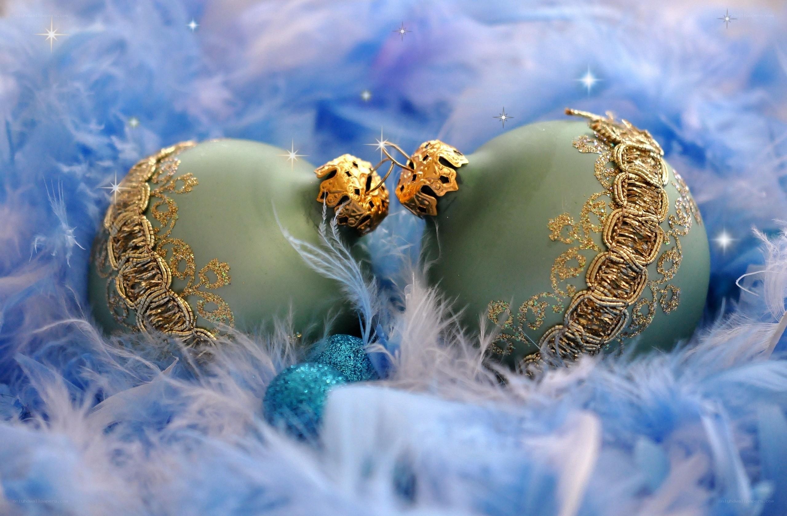 Blue feathers with green ornaments