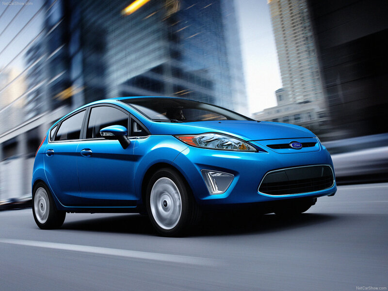 Blue Ford Fiesta Hatchback — Dynamic