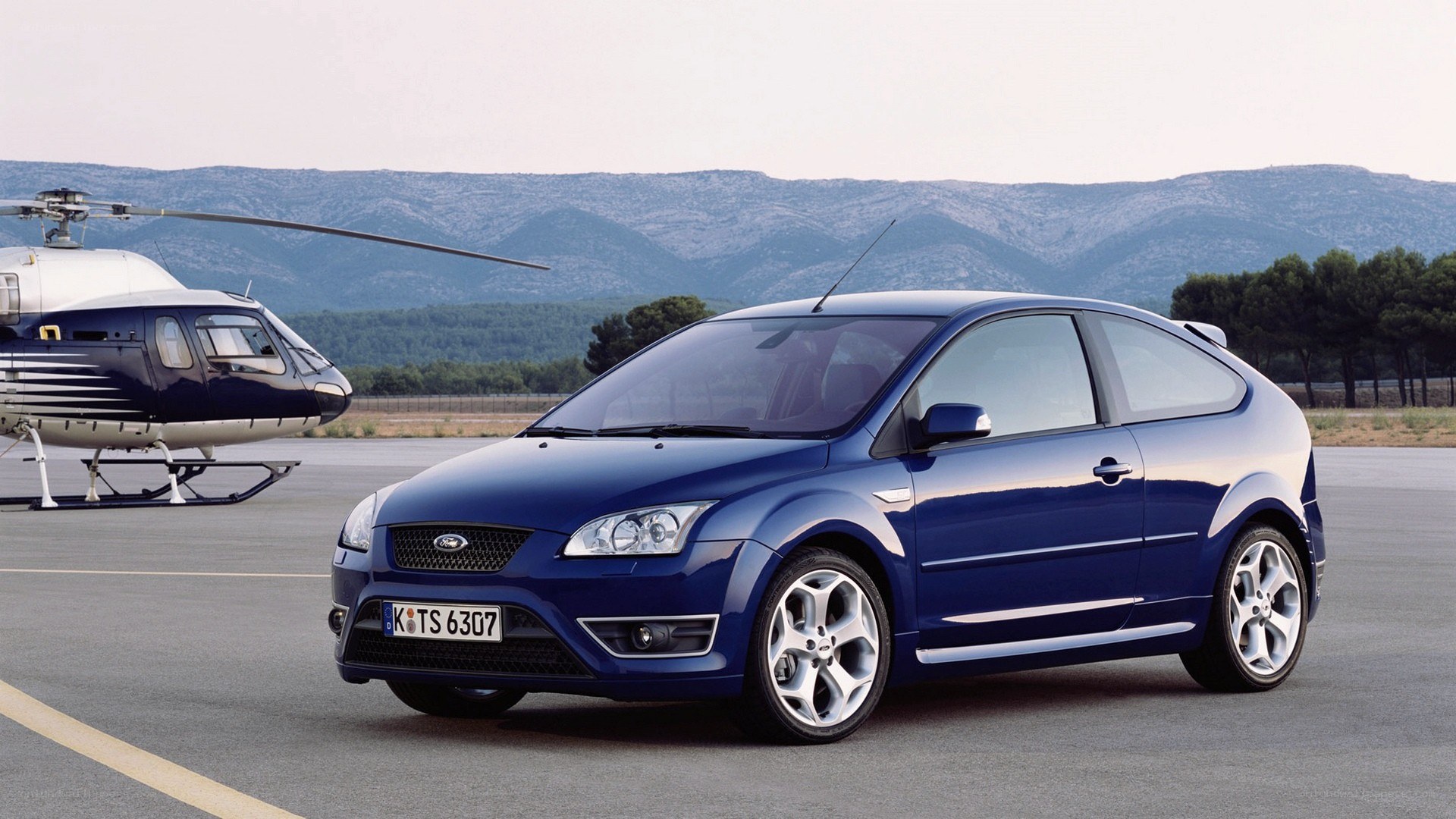 Blue Ford Focus on tarmac