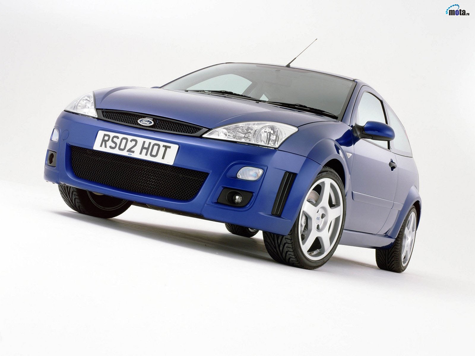 blue ford focus rs car