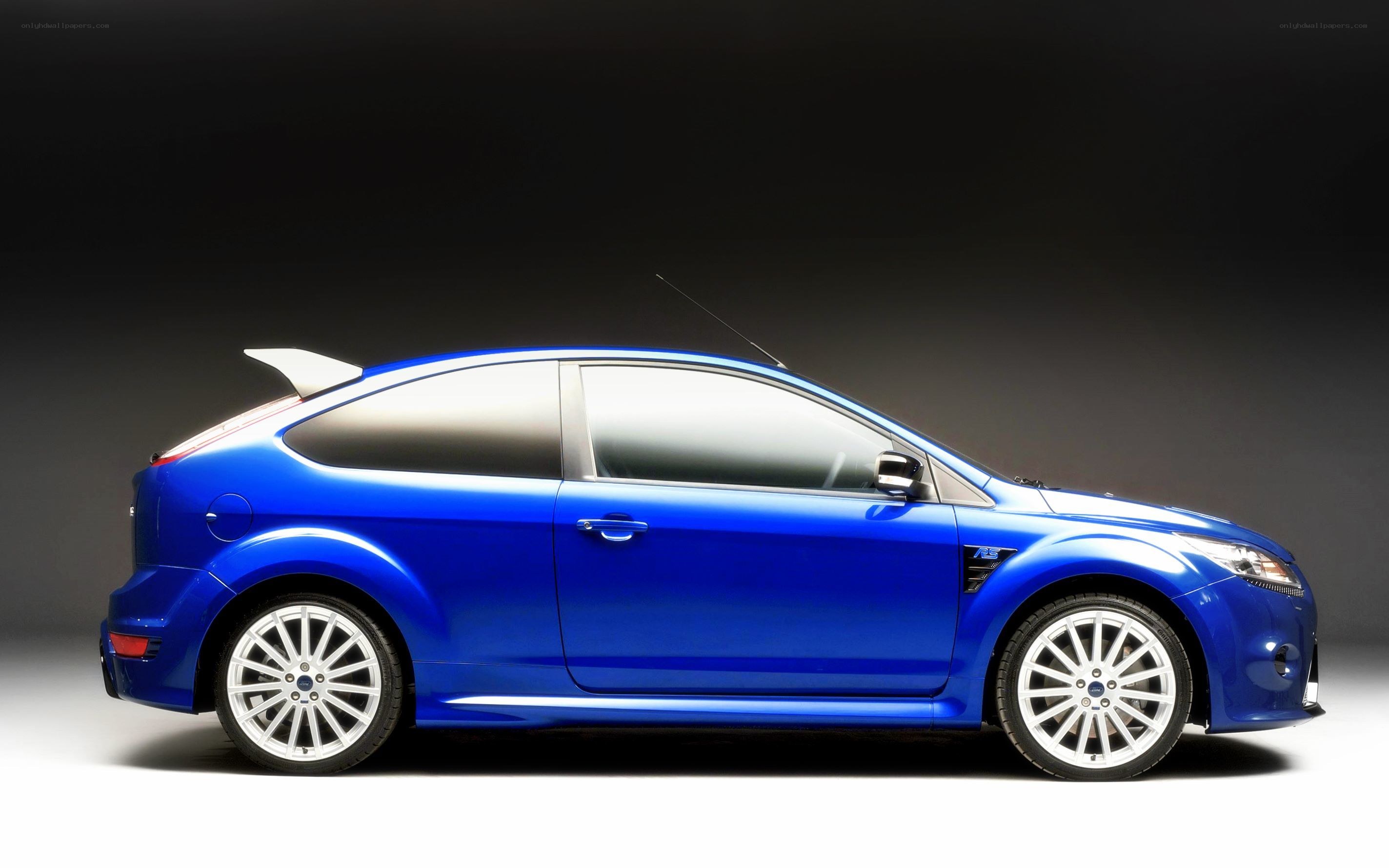 blue ford focus rs car