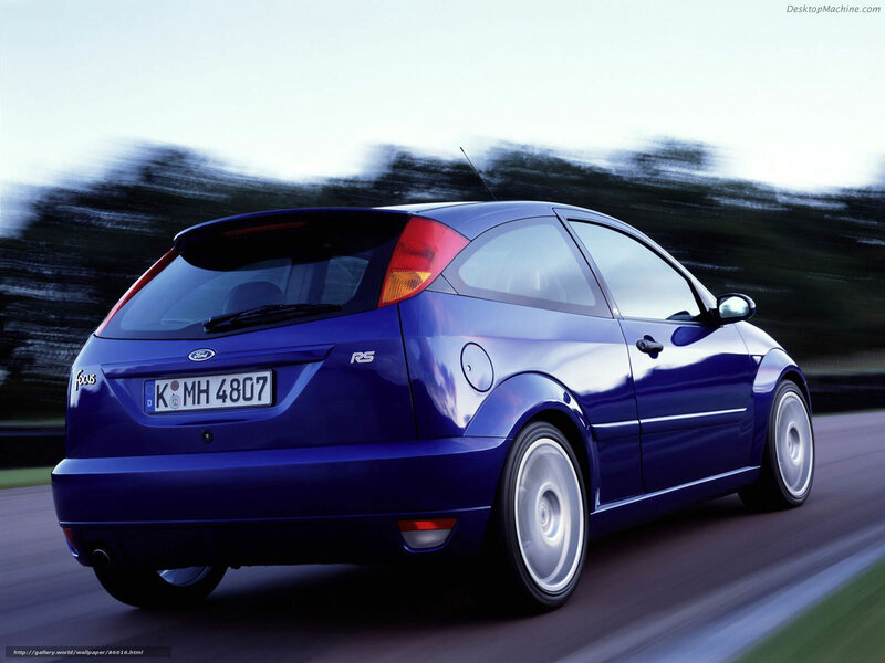 Blue Ford Focus RS — Dynamic