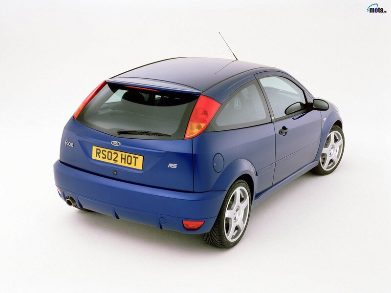 blue ford focus rs hatchback