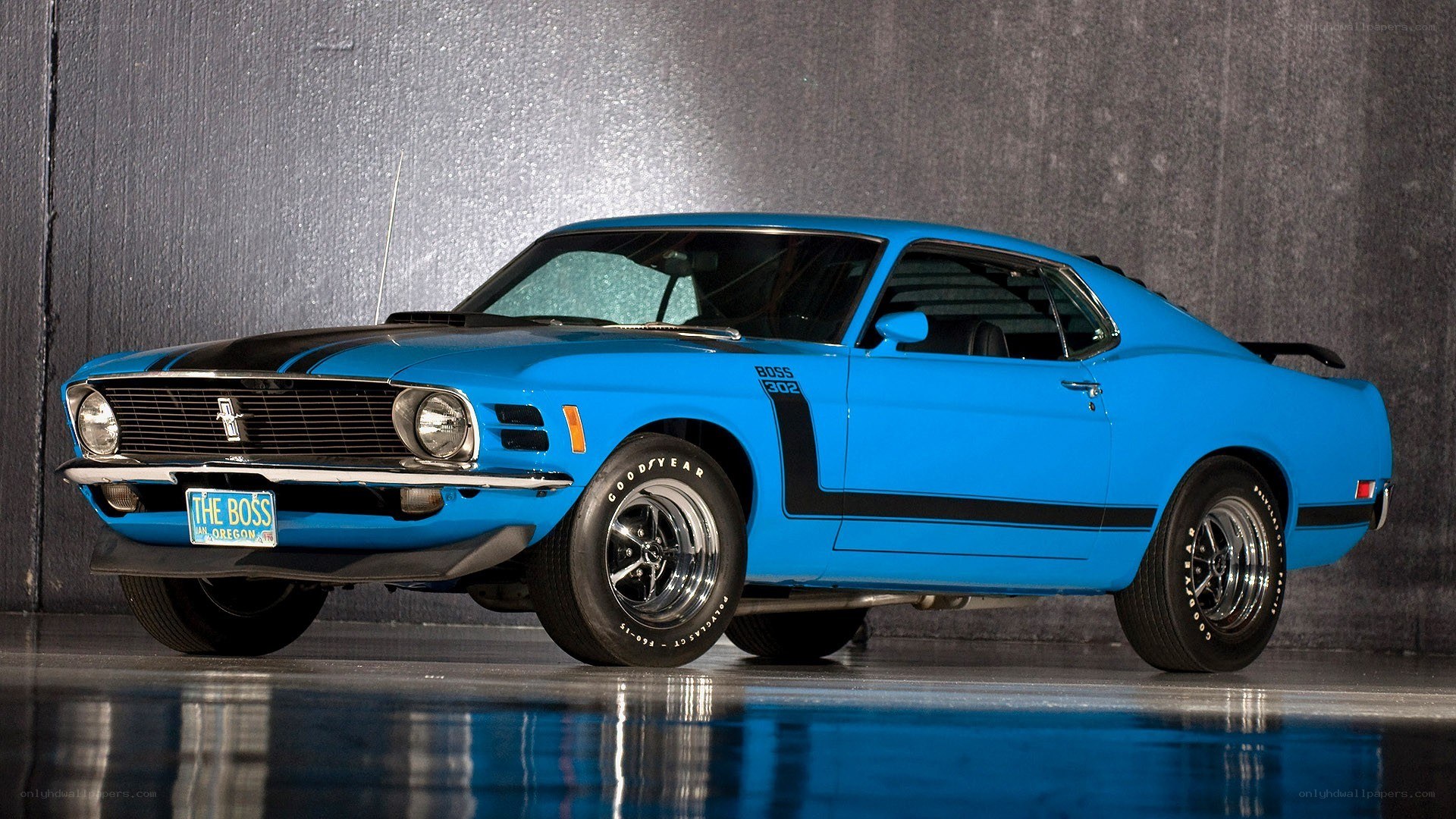 Blue Ford Mustang Boss 302