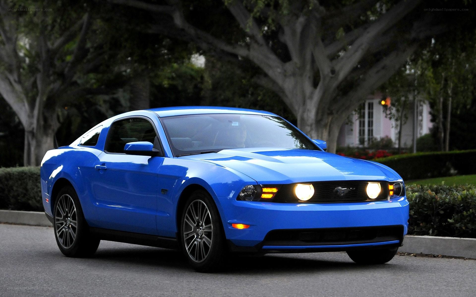 blue ford mustang coupe