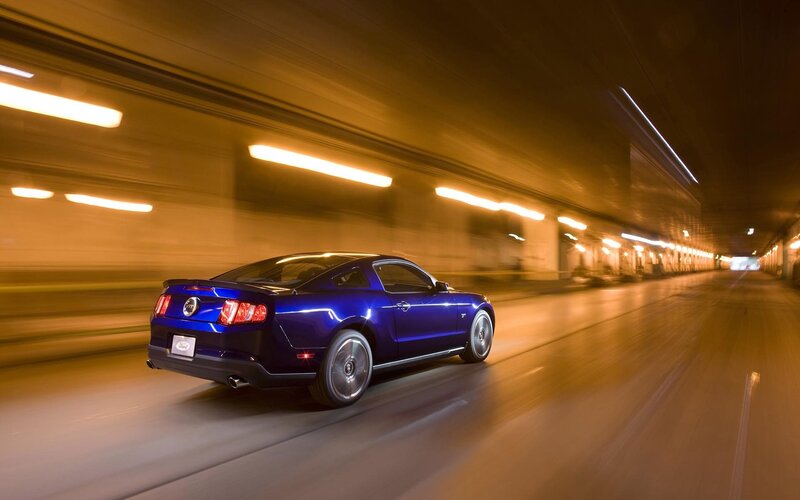 Blue Ford Mustang — Dynamic, Night