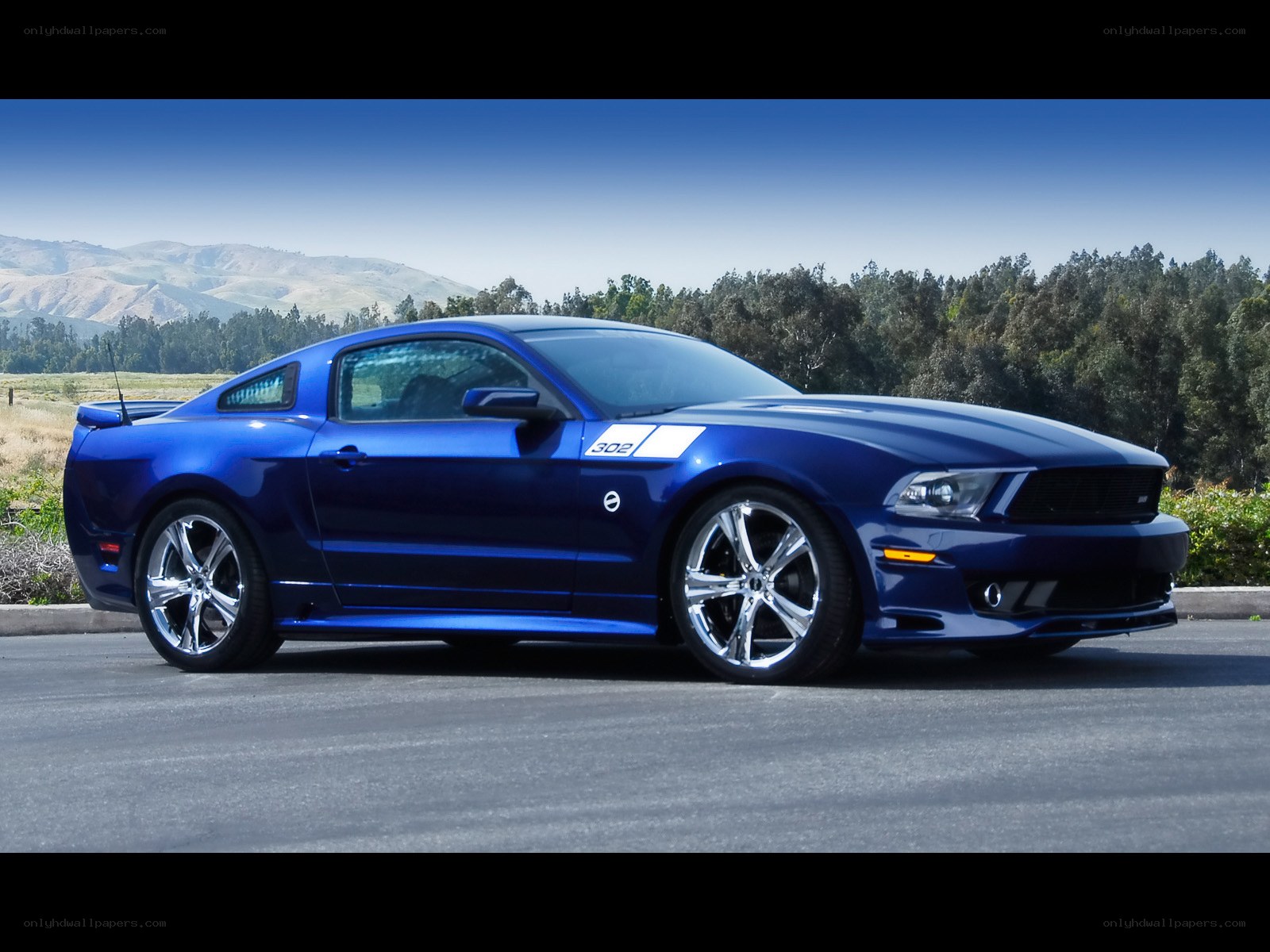 Blue Ford Mustang GT