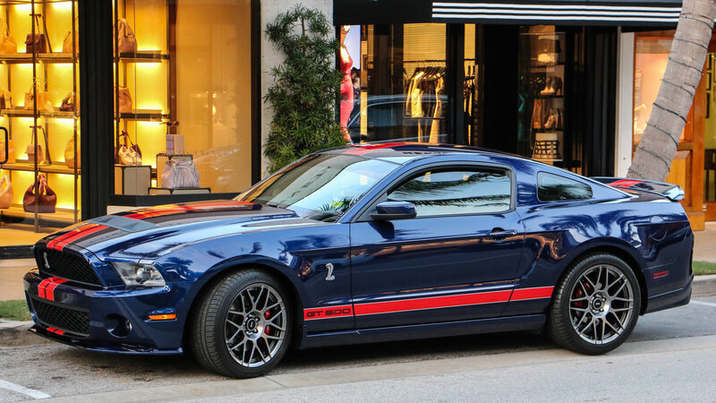 Blue Ford Mustang GT500 — Urban