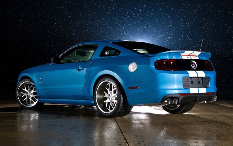 Blue Ford Mustang Shelby GT500