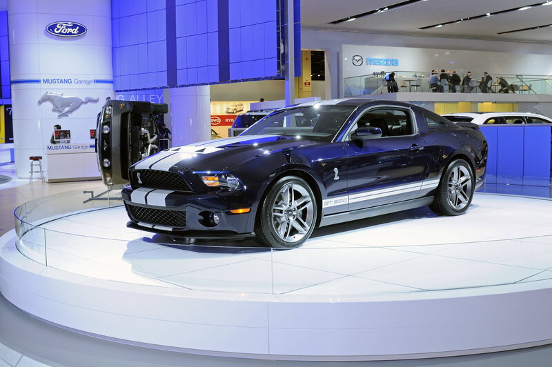 Blue Ford Mustang Shelby GT500