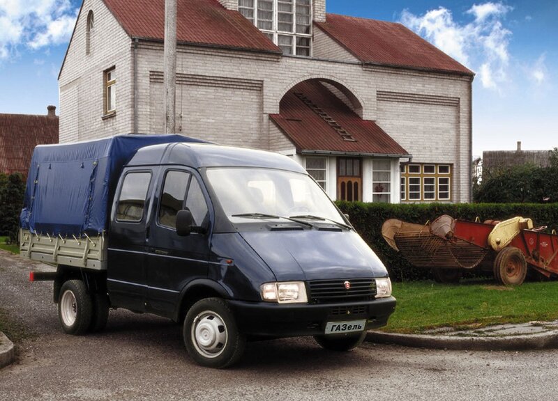 Blue GAZelle truck in front of building