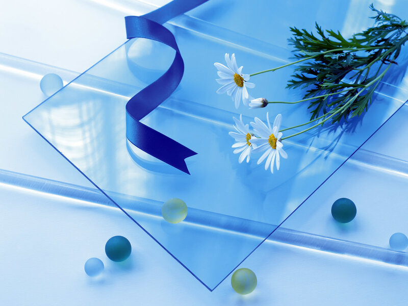 Blue glass with daisies and ribbon