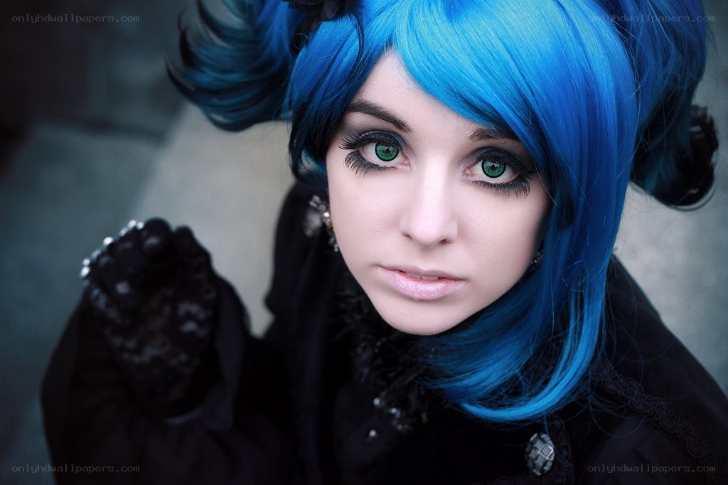 blue-haired cosplayer with green eyes