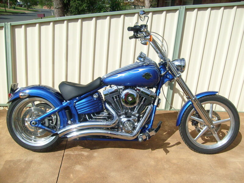 Blue Harley-davidson Motorcycle — Calm, Afternoon