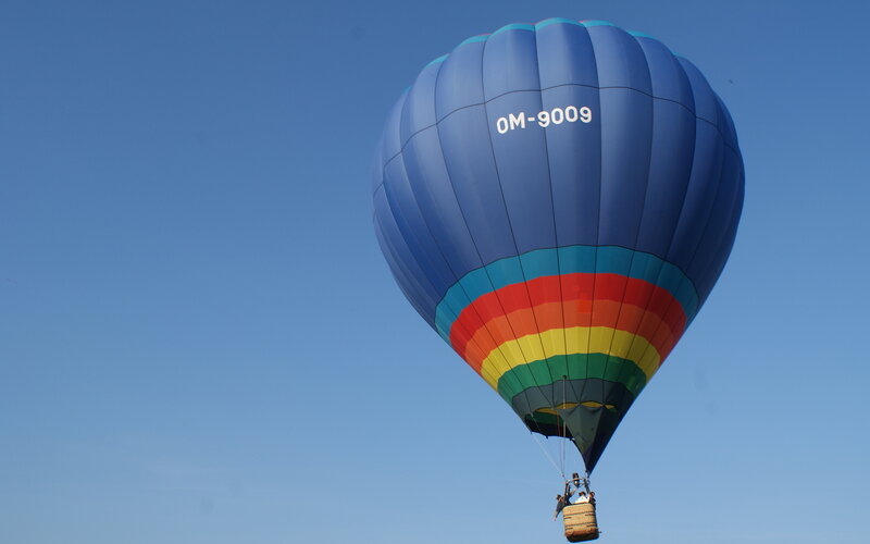 Blue Hot Air Balloon — Serene